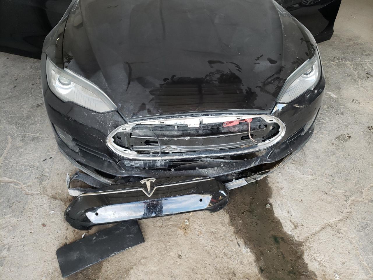 Photo 9 from auction – 2015 TESLA MODEL S 85 with VIN 5YJSA1H25FF089821