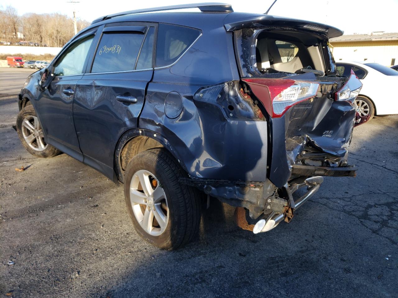 Photo 3 from auction – 2014 TOYOTA RAV4 XLE with VIN 2T3RFREV9EW170455