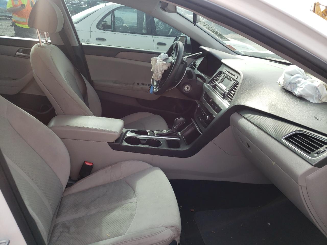 Photo 5 from auction – 2015 HYUNDAI SONATA SE with VIN 5NPE24AF8FH017554
