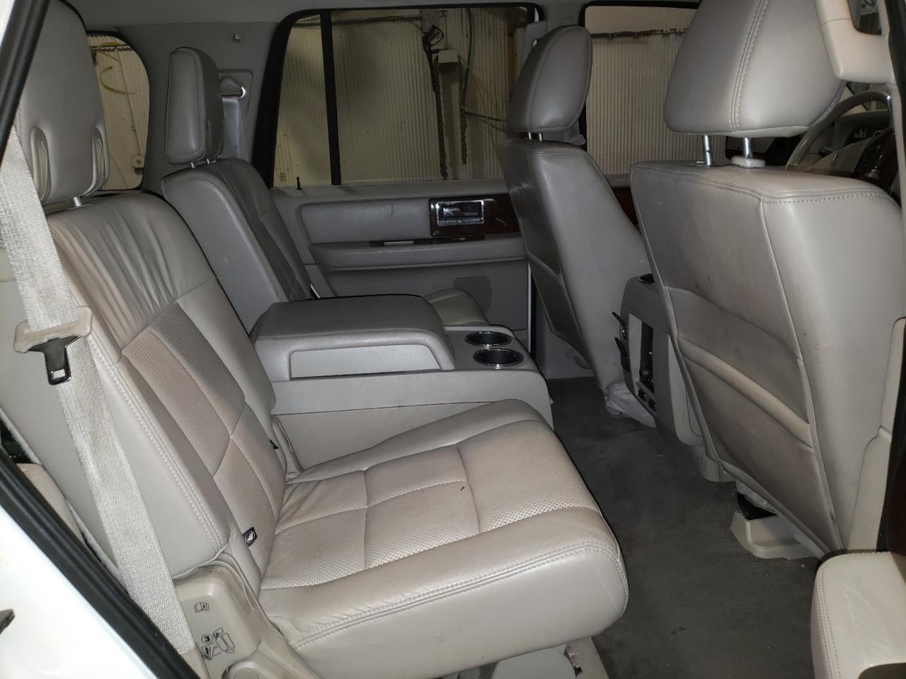 Photo 6 from auction – 2012 LINCOLN NAVIGATOR with VIN 5LMJJ2J54CEL07159