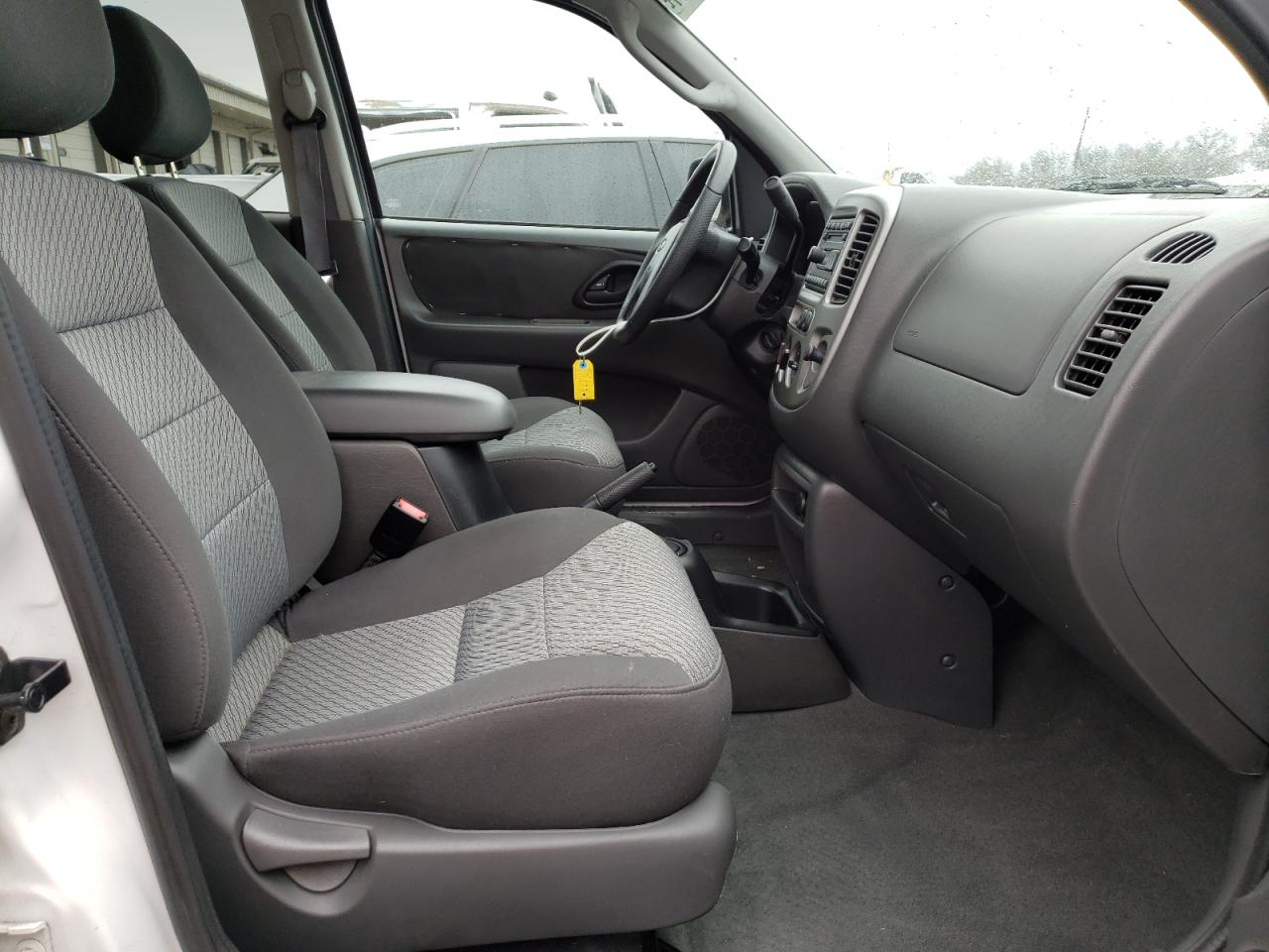 Photo 5 from auction – 2003 FORD ESCAPE XLT with VIN 1FMYU03133KD38427