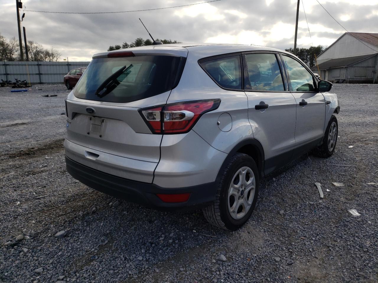 Foto 4 de la subasta – 2017 FORD ESCAPE S con VIN 1FMCU0F74HUB35732