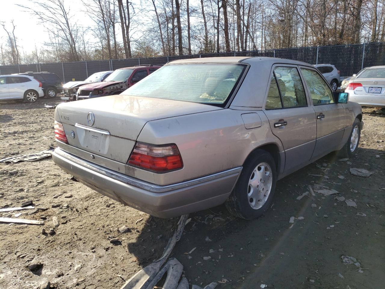 Photo 4 from auction – 1995 MERCEDES-BENZ E 320 BASE with VIN WDBEA32E1SC181445