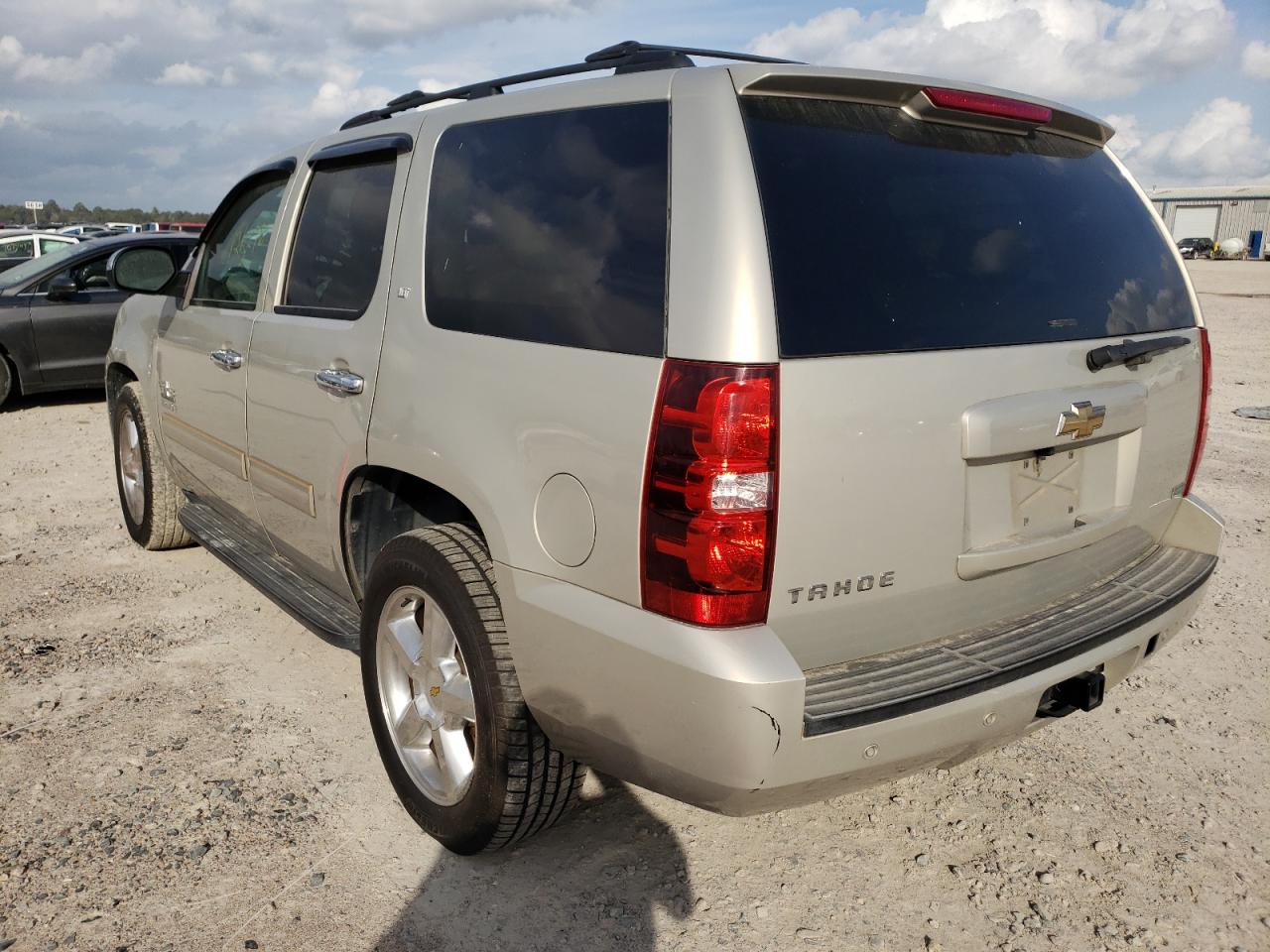 Photo 3 from auction – 2011 CHEVROLET TAHOE C150 with VIN 1GNSCBE08BR202613