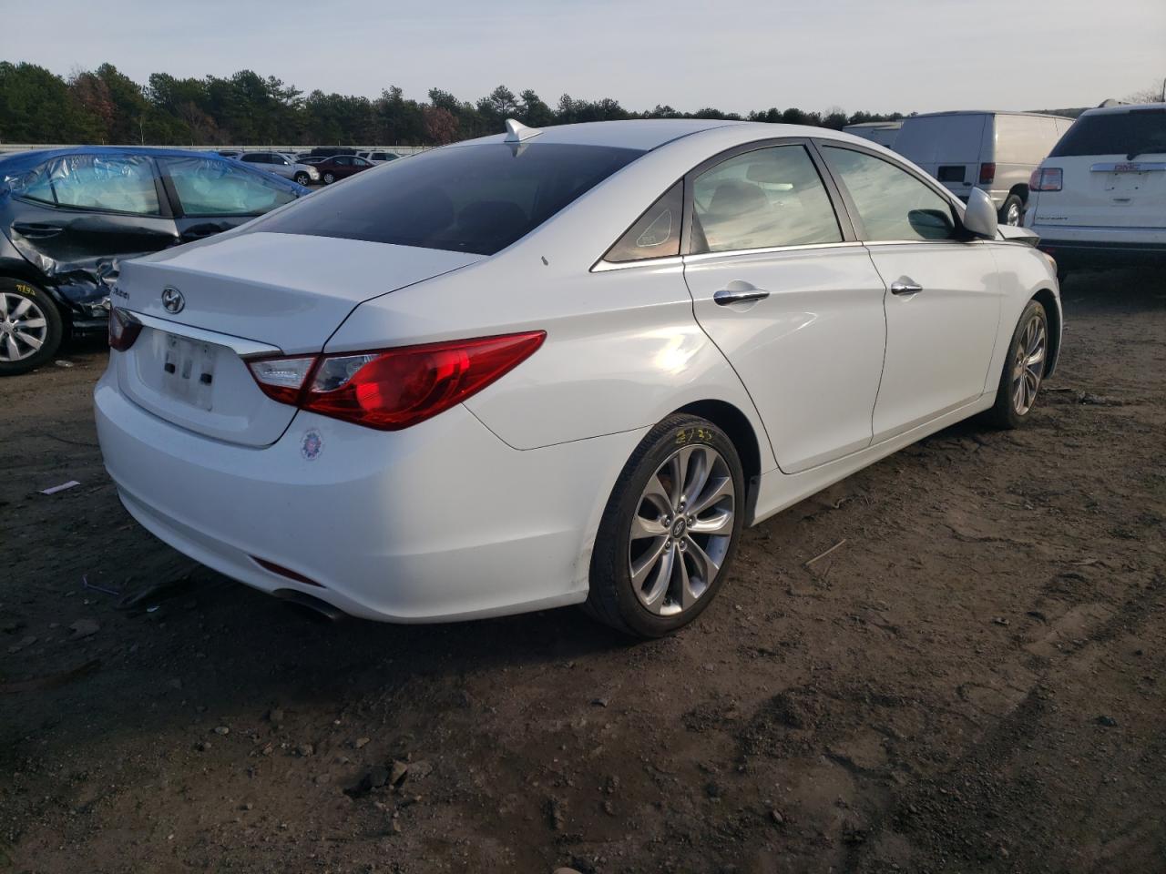 Photo 4 from auction – 2011 HYUNDAI SONATA SE with VIN 5NPEC4AC4BH196687