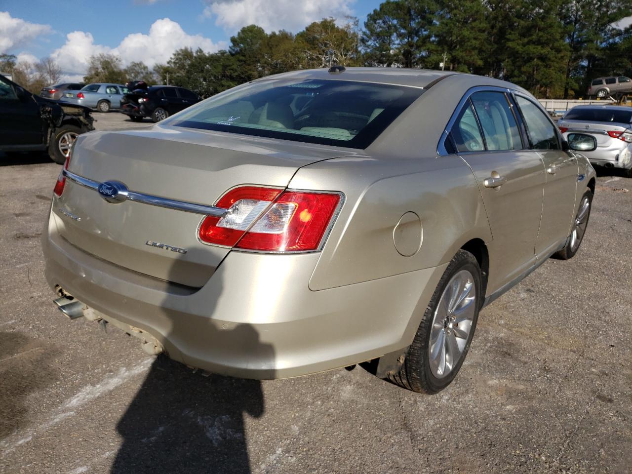 Photo 4 from auction – 2010 FORD TAURUS LIM with VIN 1FAHP2FW4AG142341