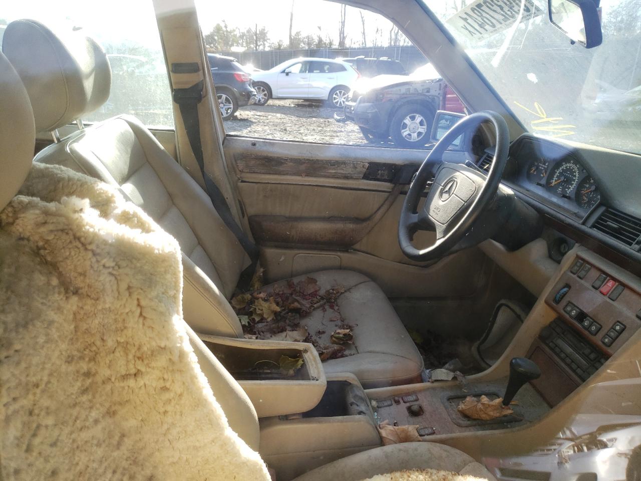 Photo 5 from auction – 1995 MERCEDES-BENZ E 320 BASE with VIN WDBEA32E1SC181445