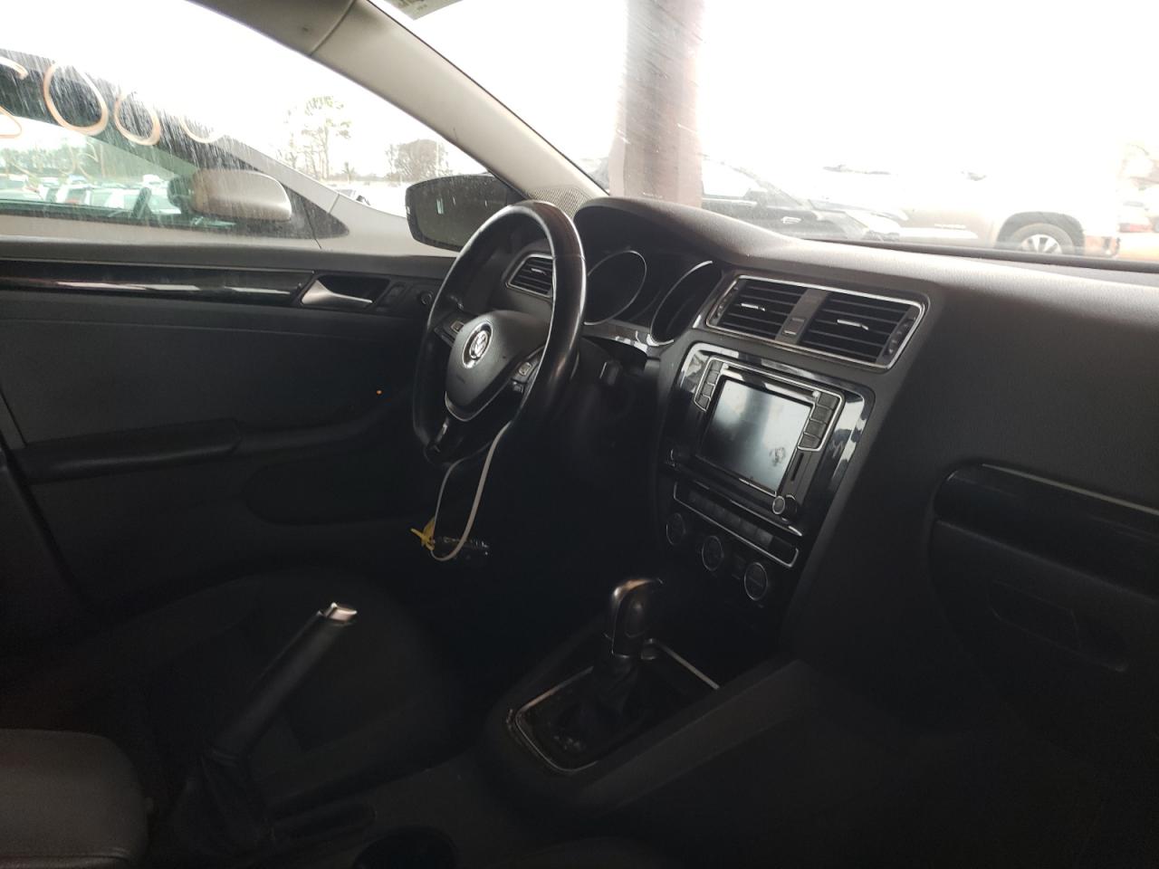 Photo 9 from auction – 2017 VOLKSWAGEN JETTA SEL with VIN 3VWL17AJ5HM248700