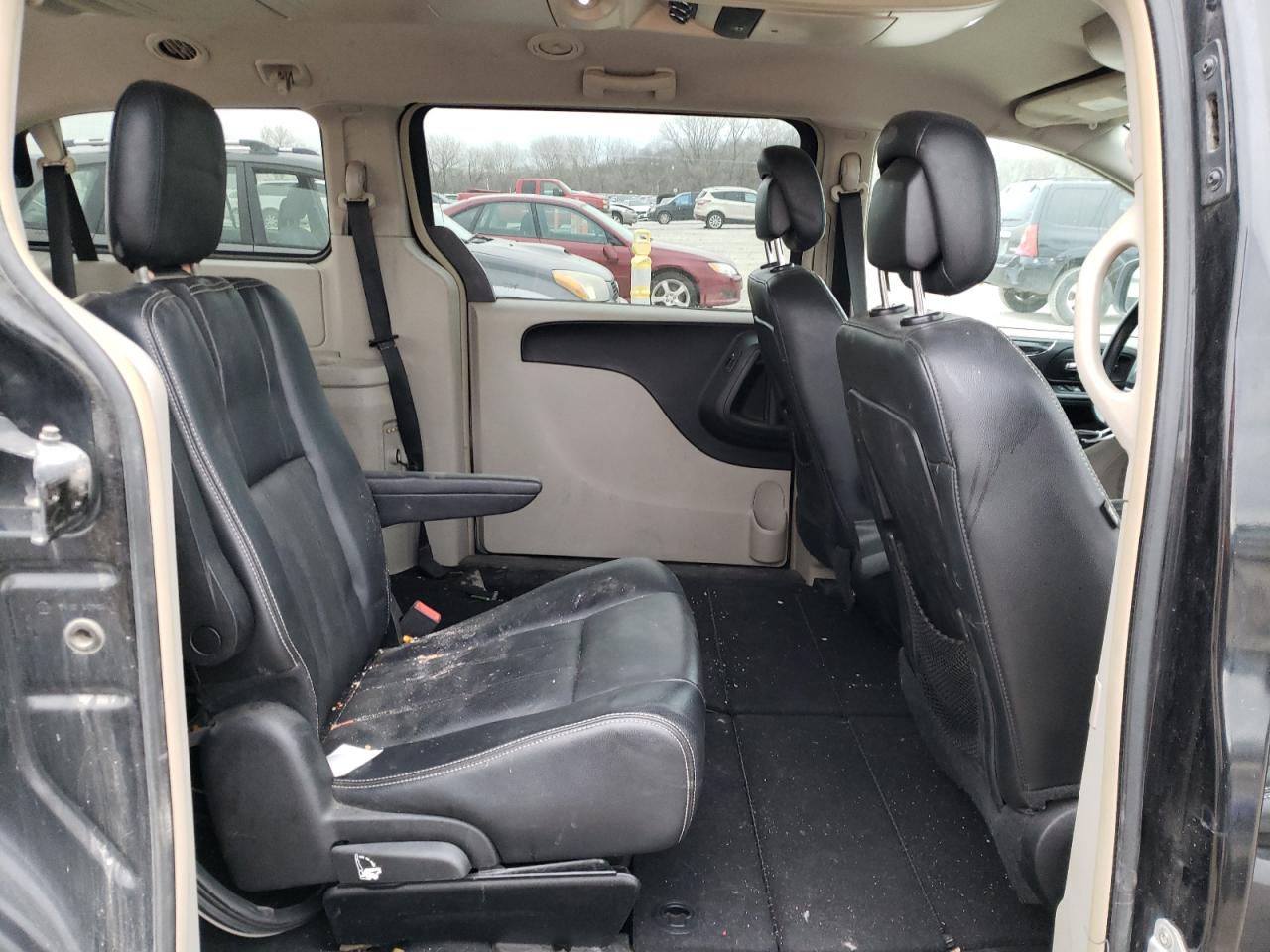 Photo 6 from auction – 2012 CHRYSLER TOWN & COU with VIN 2C4RC1BG8CR212802