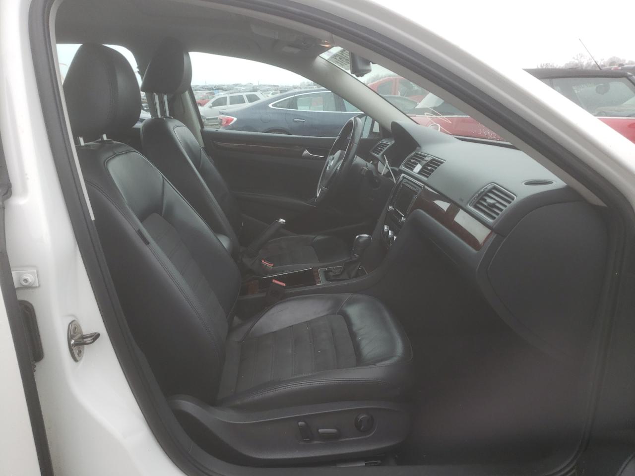 Photo 5 from auction – 2012 VOLKSWAGEN PASSAT SEL with VIN 1VWCP7A37CC021177