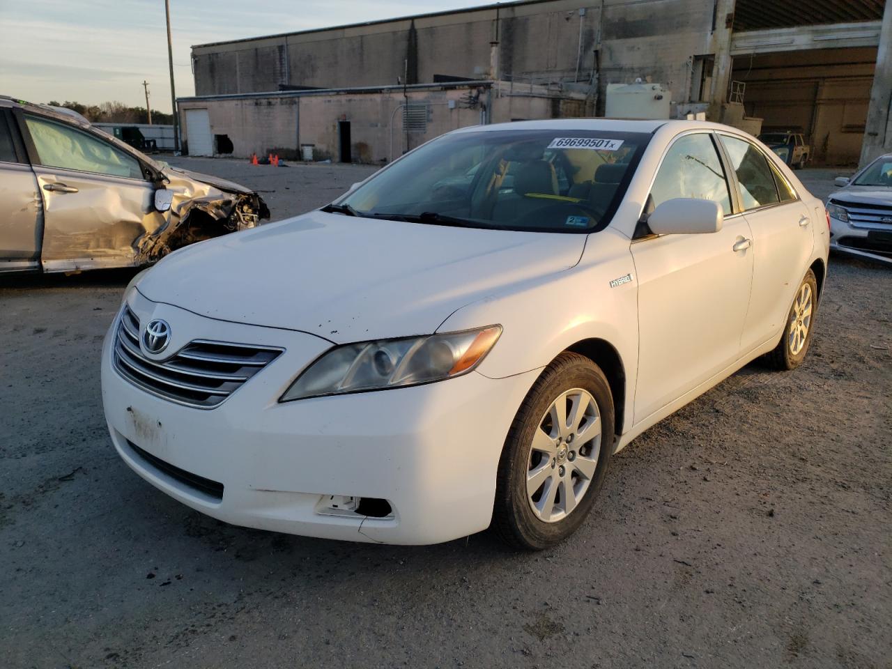 Photo 2 from auction – 2007 TOYOTA CAMRY HYBR with VIN JTNBB46K573035978