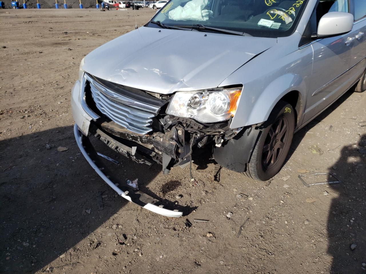 Photo 9 from auction – 2011 CHRYSLER TOWN & COU with VIN 2A4RR5DG7BR712722