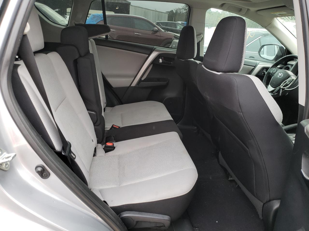 Photo 6 from auction – 2017 TOYOTA RAV4 XLE with VIN 2T3WFREV2HW387269