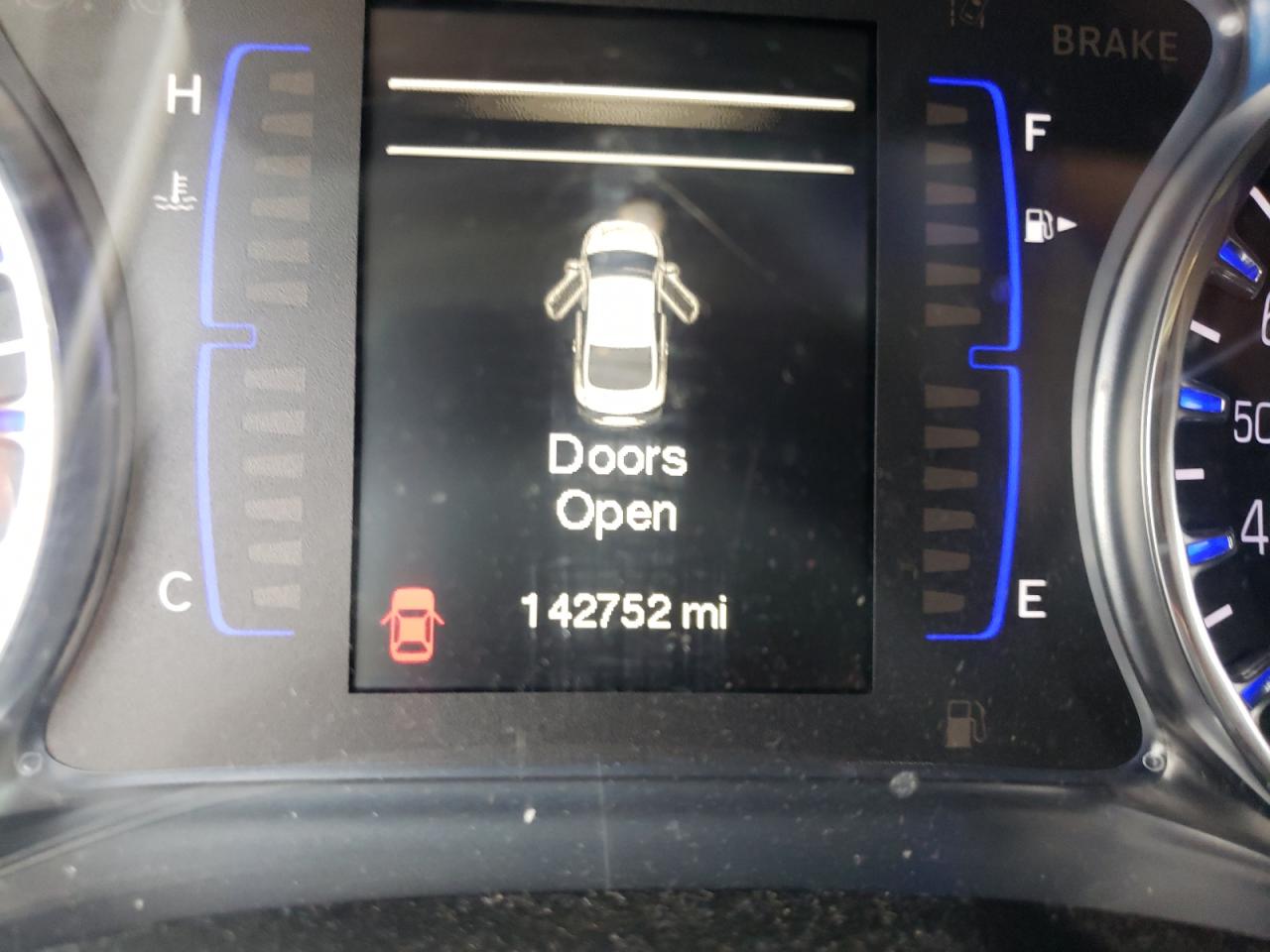 Foto 8 de la subasta – 2015 CHRYSLER 200 LIMITE con VIN 1C3CCCABXFN701621