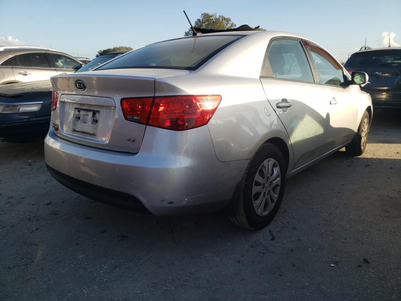 Photo 4 from auction – 2011 KIA FORTE EX with VIN KNAFU4A29B5449055
