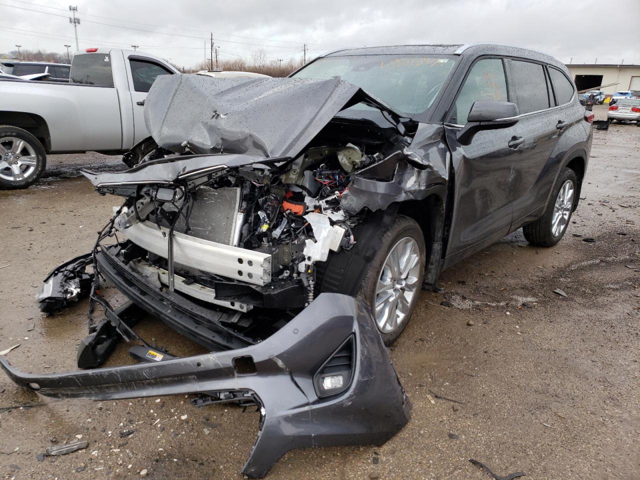 Photo 2 from auction – 2022 TOYOTA HIGHLANDER with VIN 5TDDZRBH9NS162292