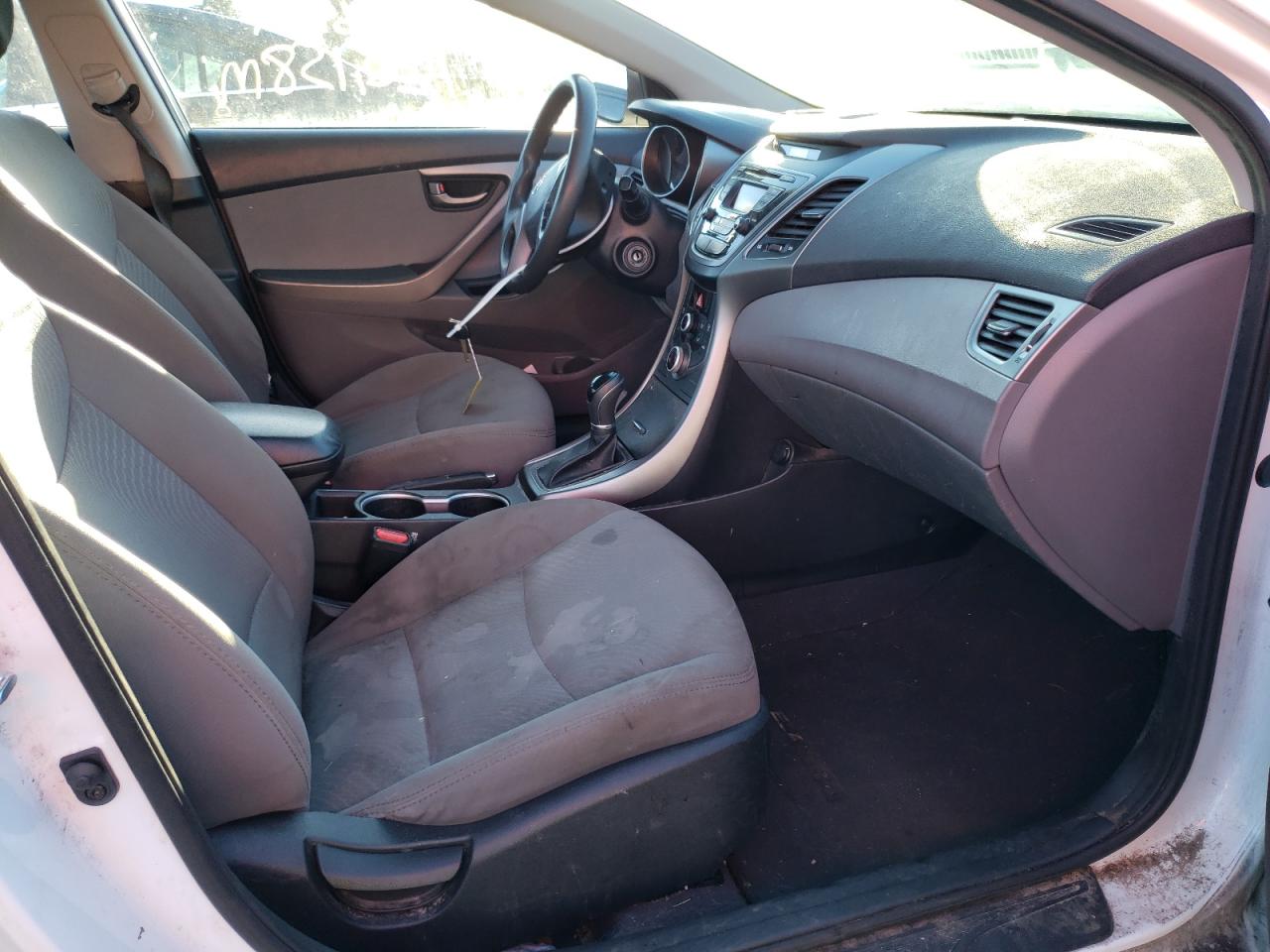 Photo 5 from auction – 2016 HYUNDAI ELANTRA SE with VIN 5NPDH4AE3GH764787