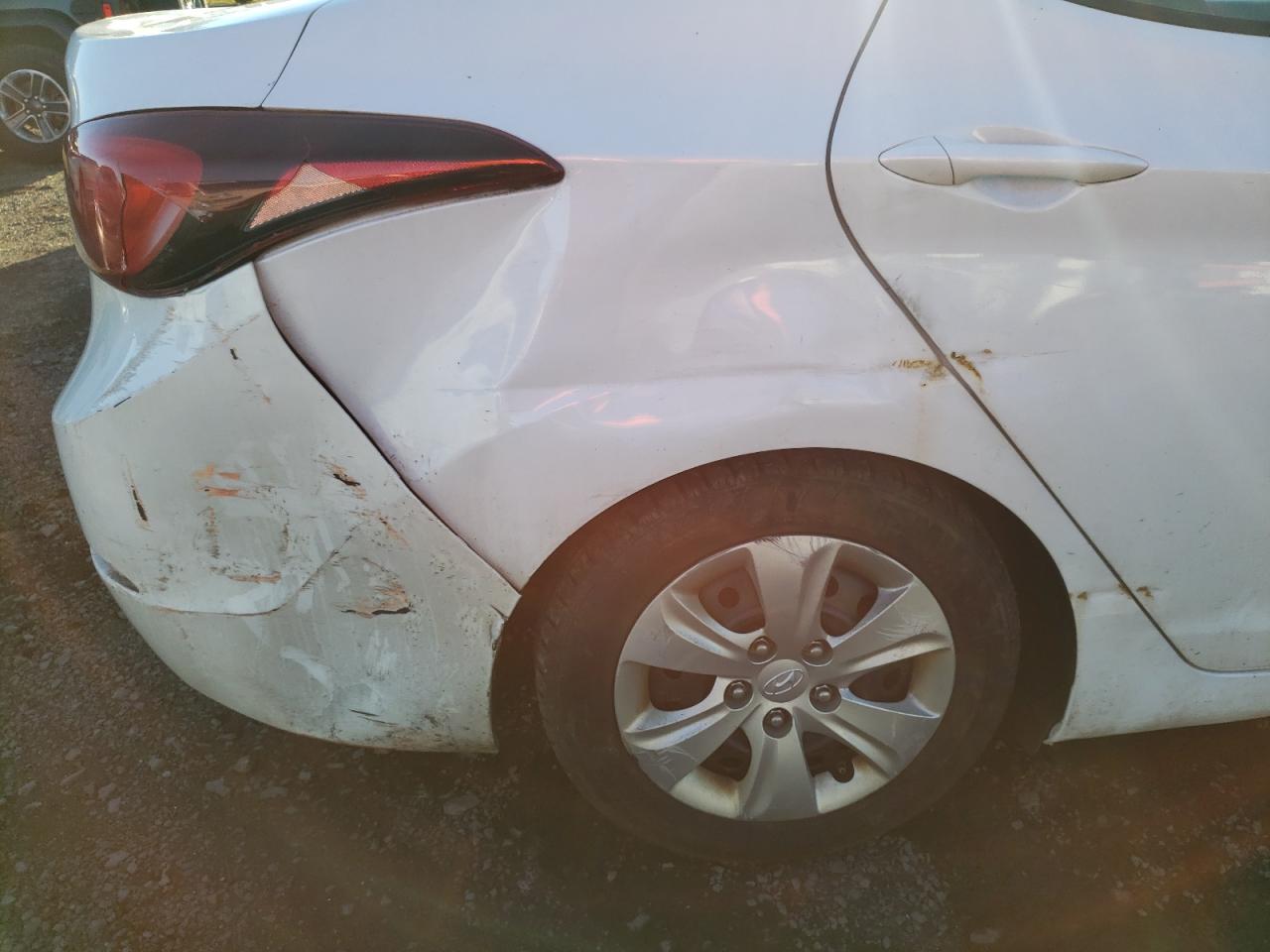 Photo 9 from auction – 2016 HYUNDAI ELANTRA SE with VIN 5NPDH4AE3GH764787