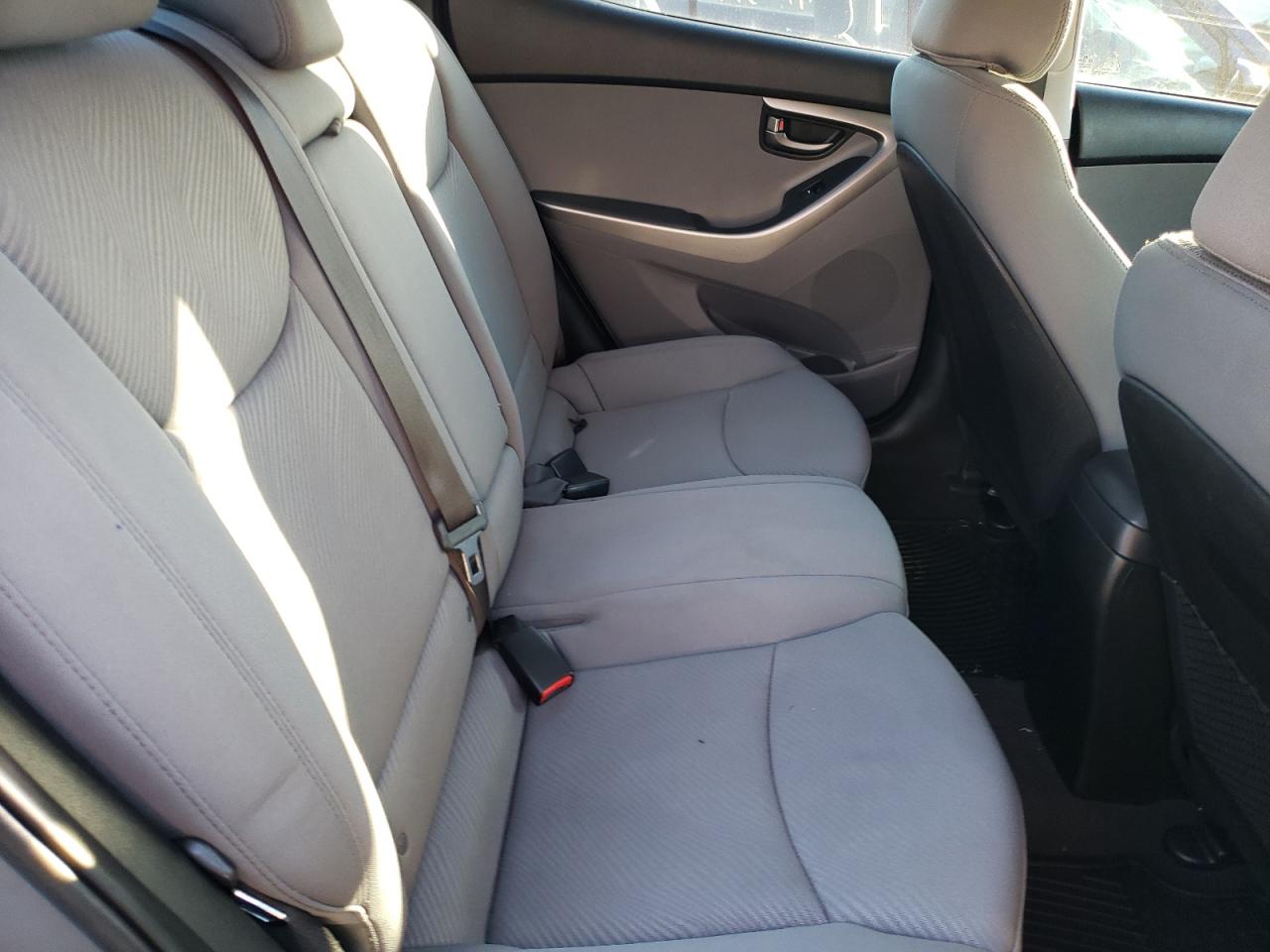 Photo 6 from auction – 2013 HYUNDAI ELANTRA GL with VIN 5NPDH4AE4DH352437