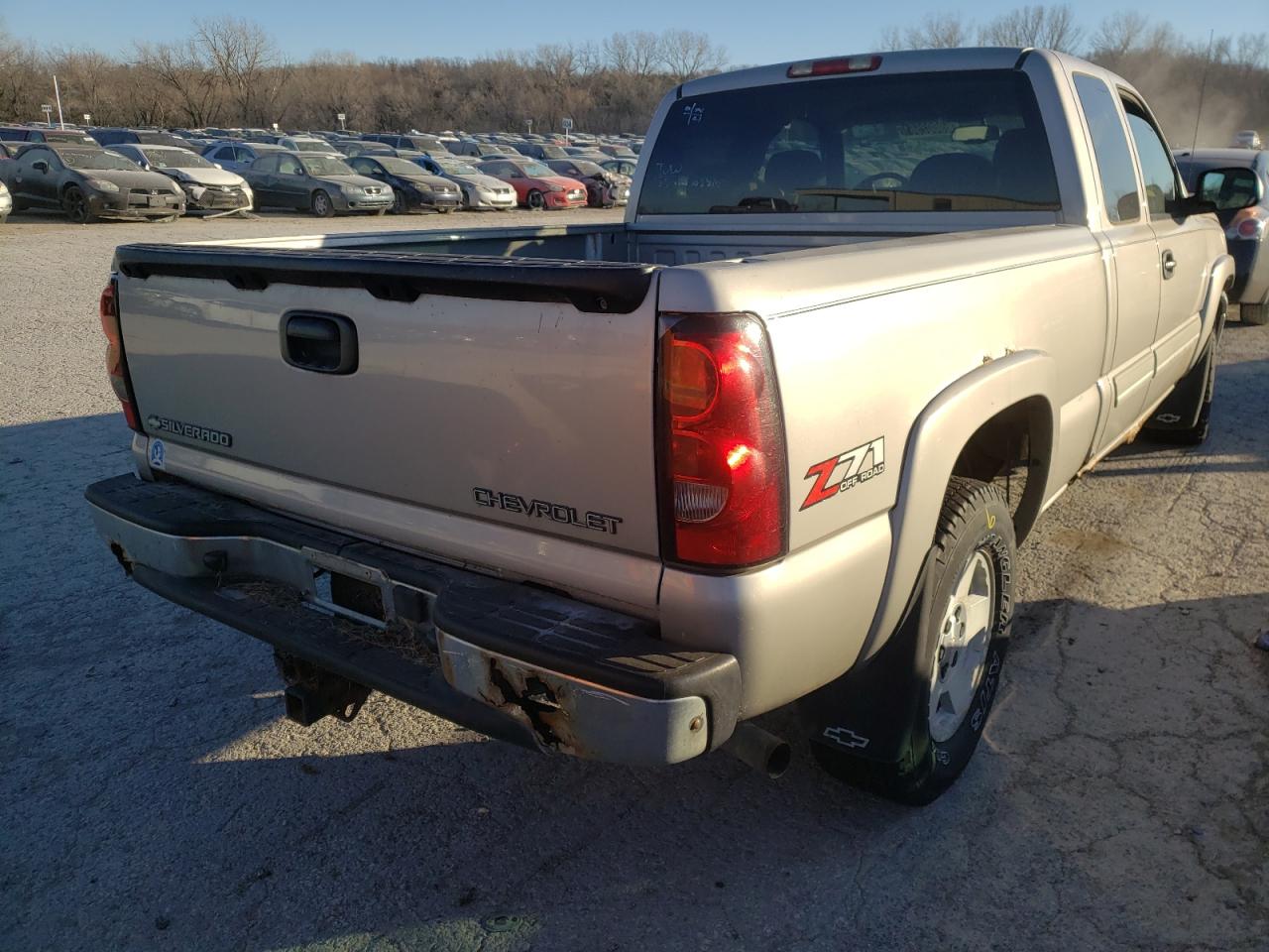 Photo 4 from auction – 2006 CHEVROLET SILVERADO with VIN 1GCEK19B06Z165805