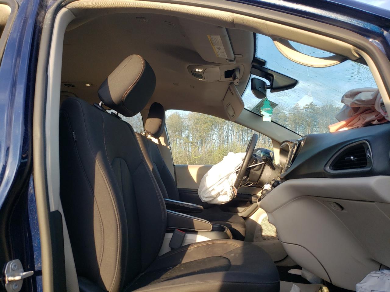 Photo 5 from auction – 2019 CHRYSLER PACIFICA T with VIN 2C4RC1FG3KR738134