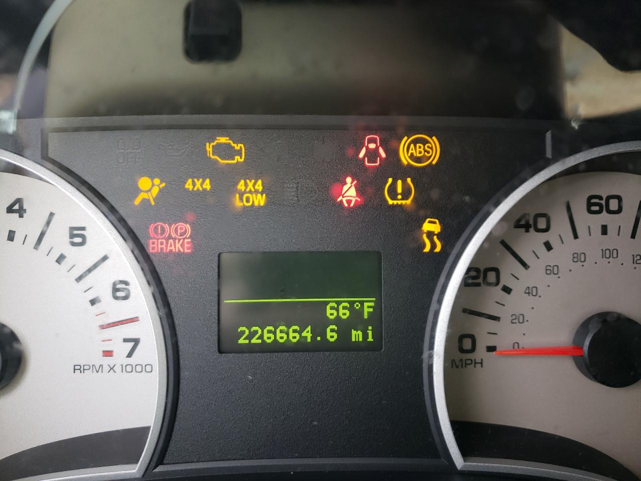 Photo 8 from auction – 2006 FORD EXPLORER E with VIN 1FMEU74E26UB33140