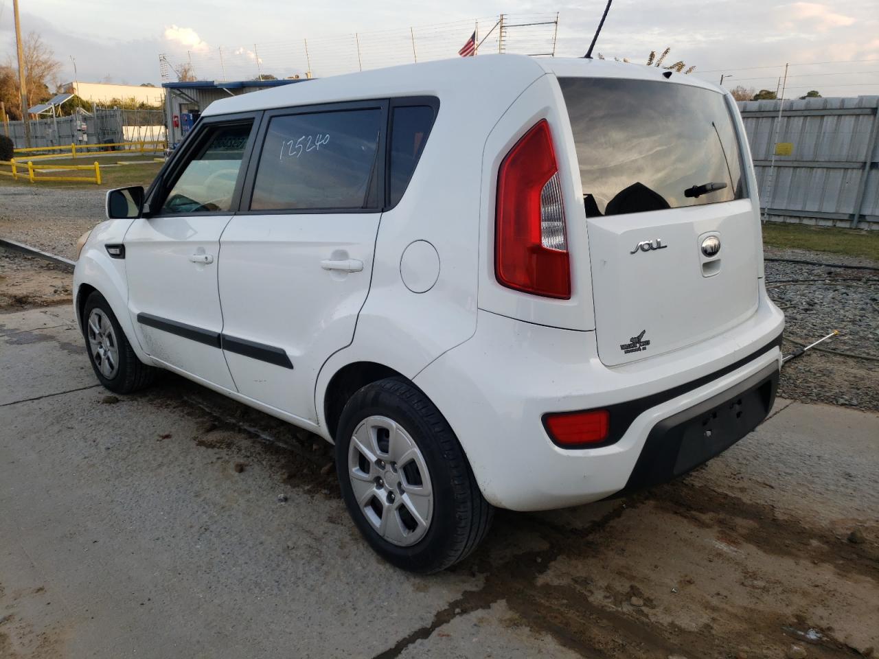 Photo 3 from auction – 2013 KIA SOUL with VIN KNDJT2A51D7753874