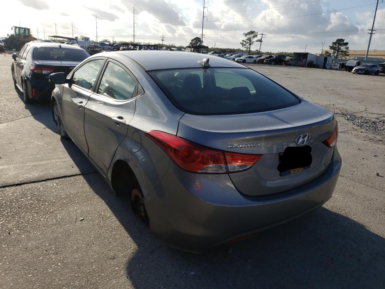 Photo 3 from auction – 2012 HYUNDAI ELANTRA GL with VIN KMHDH4AE4CU476367