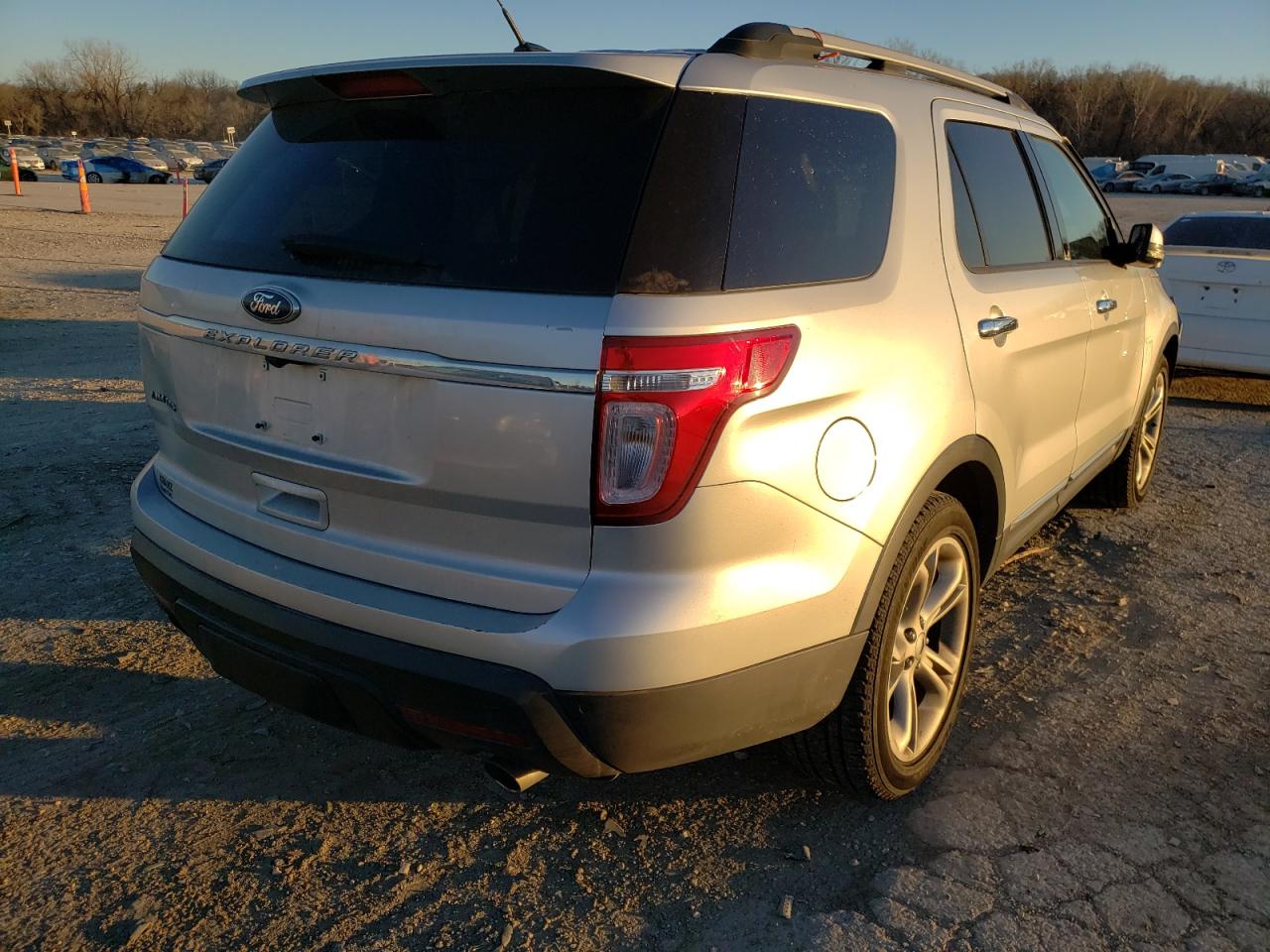 Photo 4 from auction – 2011 FORD EXPLORER L with VIN 1FMHK7F89BGA00510