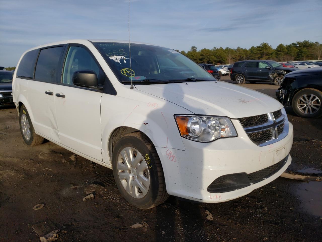 DODGE GRAND CARA 2019 with VIN 2C4RDGBG8KR586583 - Photo from auction