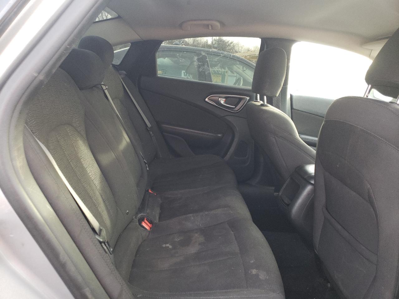 Photo 6 from auction – 2015 CHRYSLER 200 LIMITE with VIN 1C3CCCABXFN701621