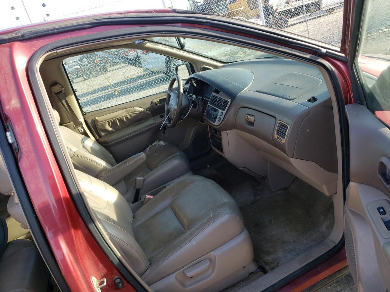 Photo 5 from auction – 2000 TOYOTA SIENNA LE with VIN 4T3ZF13C6YU305978