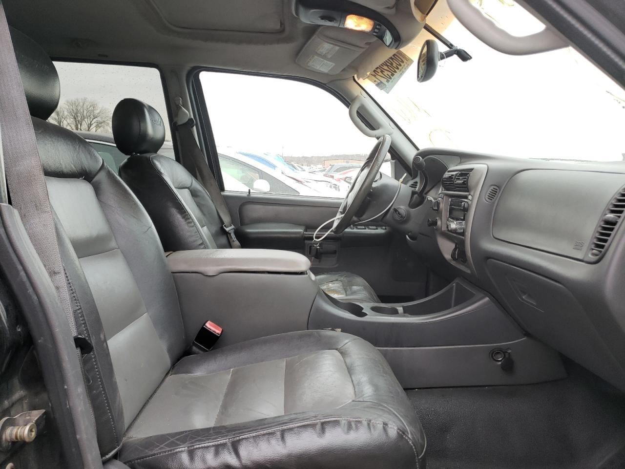 Photo 5 from auction – 2004 FORD EXPLORER S with VIN 1FMDU77K94UB10478