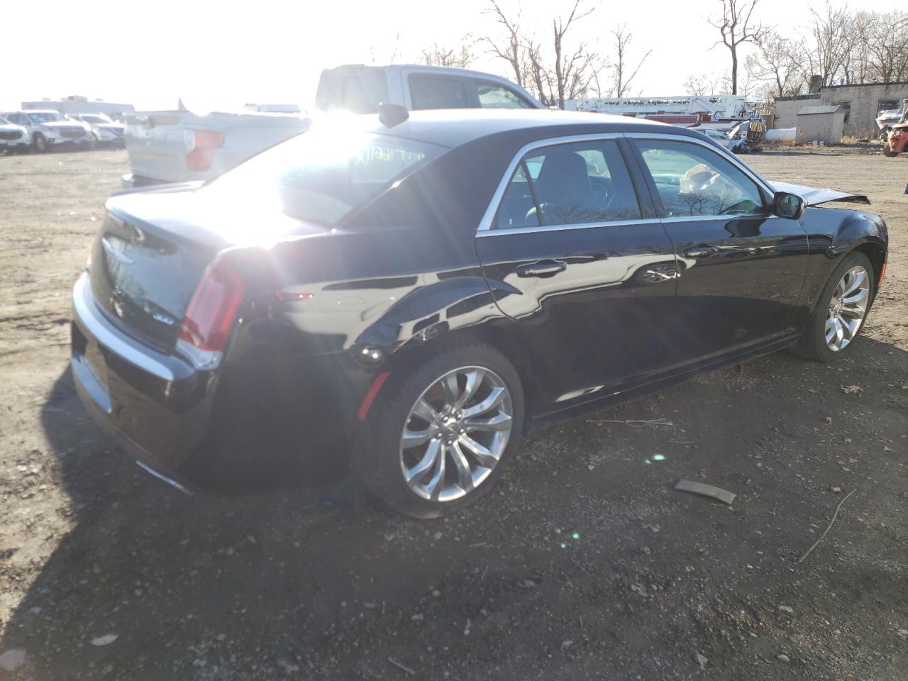 Photo 4 from auction – 2019 CHRYSLER 300 TOURIN with VIN 2C3CCAAG8KH715634