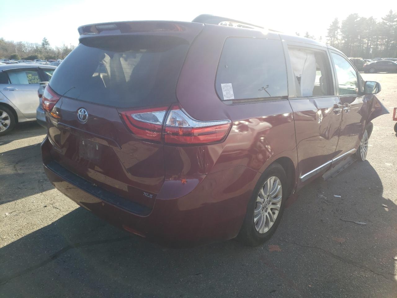 Photo 4 from auction – 2017 TOYOTA SIENNA XLE with VIN 5TDYZ3DC4HS893300