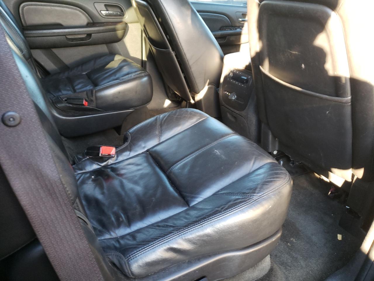 Photo 6 from auction – 2008 GMC YUKON DENA with VIN 1GKFK63858J159566