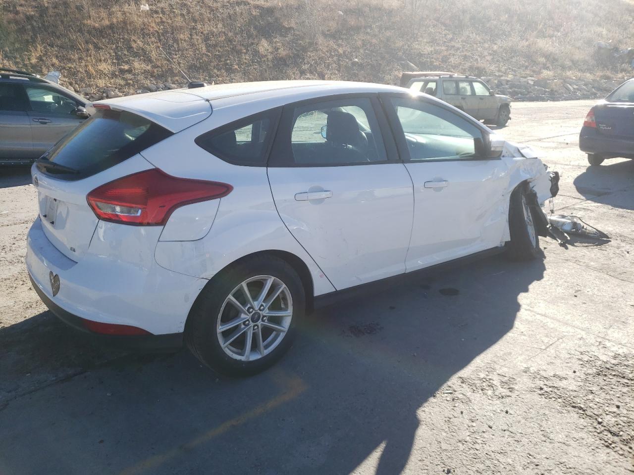 Photo 4 from auction – 2016 FORD FOCUS SE with VIN 1FADP3K25GL381159
