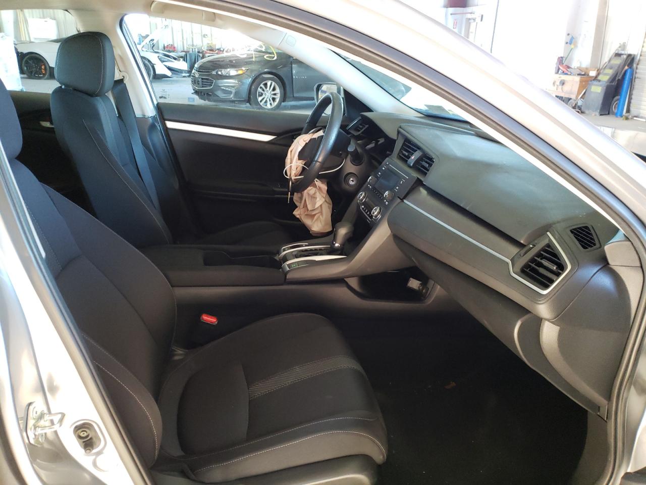 Photo 5 from auction – 2017 HONDA CIVIC LX with VIN 19XFC2F50HE228289