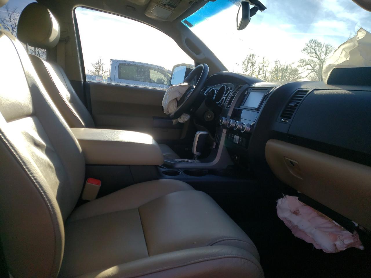 Photo 5 from auction – 2014 TOYOTA SEQUOIA LI with VIN 5TDKY5G13ES054880