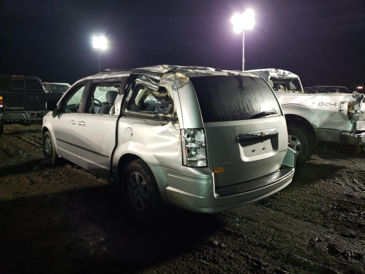 Photo 3 from auction – 2010 CHRYSLER TOWN & COU with VIN 2A4RR5D11AR198893