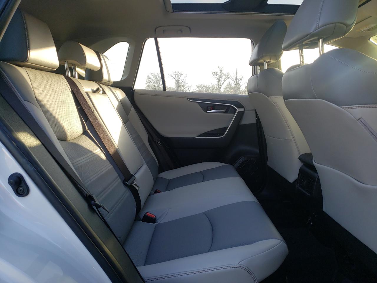 Photo 6 from auction – 2021 TOYOTA RAV4 LIMIT with VIN JTMD6RFVXMD011075