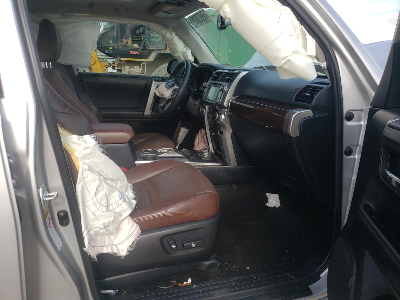 Photo 5 from auction – 2017 TOYOTA 4RUNNER SR with VIN JTEBU5JR7H5425717