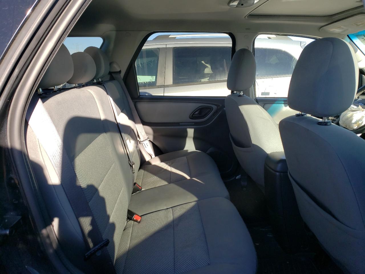 Photo 6 from auction – 2007 FORD ESCAPE XLT with VIN 1FMCU031X7KB88722