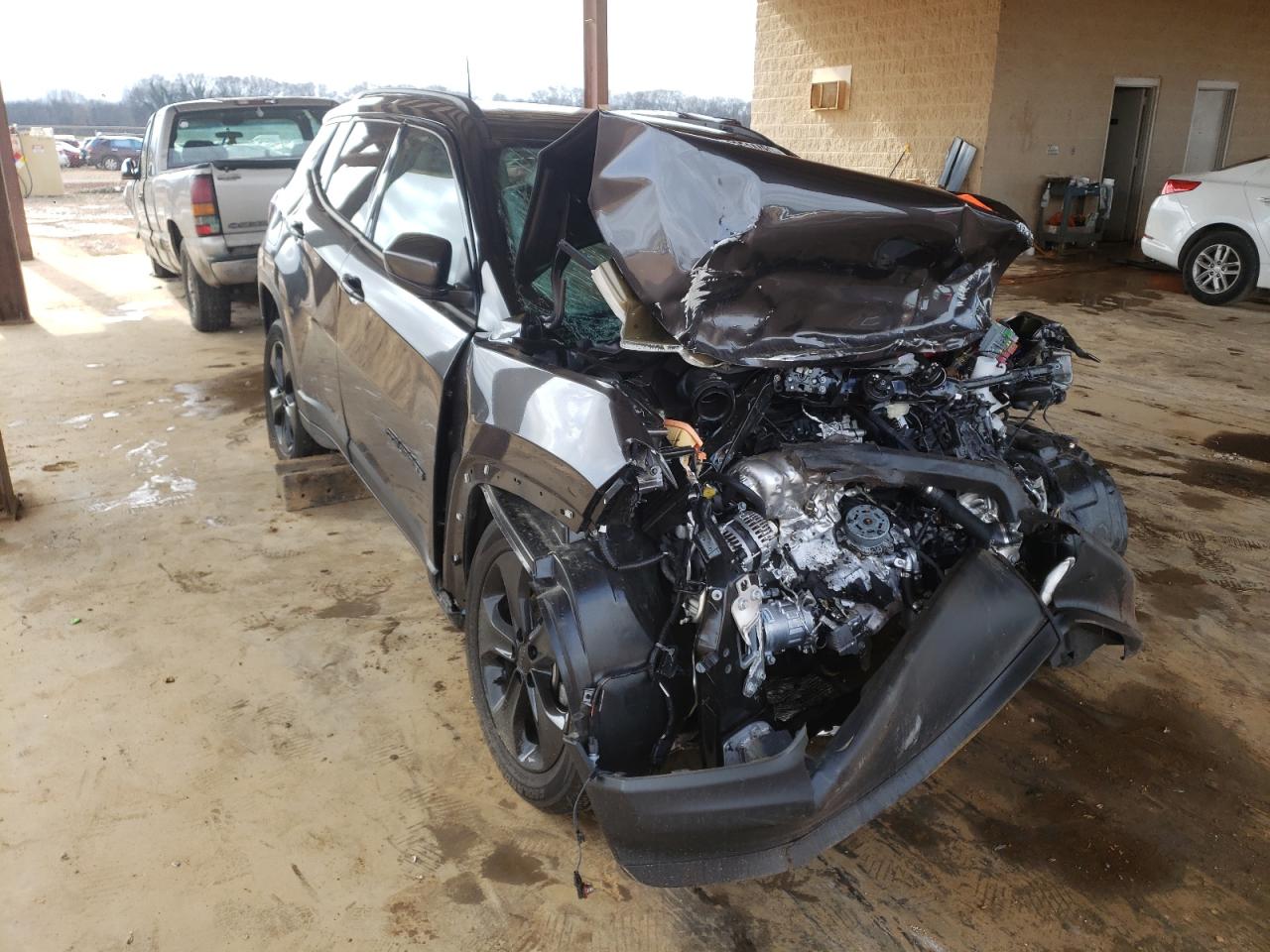 JEEP COMPASS LA 2021 with VIN 3C4NJCBBXMT567747 - Photo from auction