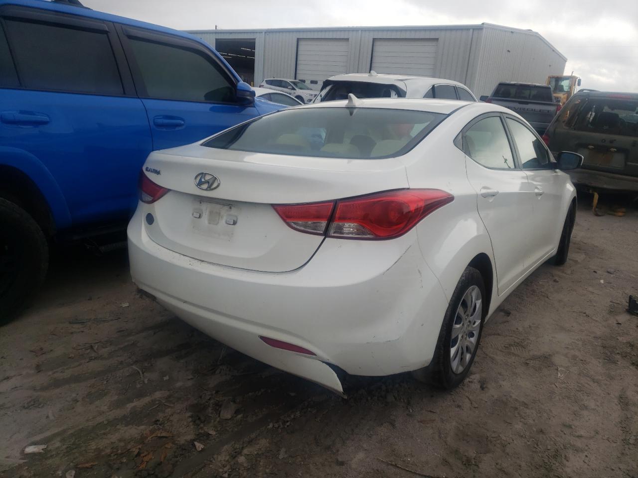 Photo 4 from auction – 2012 HYUNDAI ELANTRA GL with VIN 5NPDH4AE7CH132370