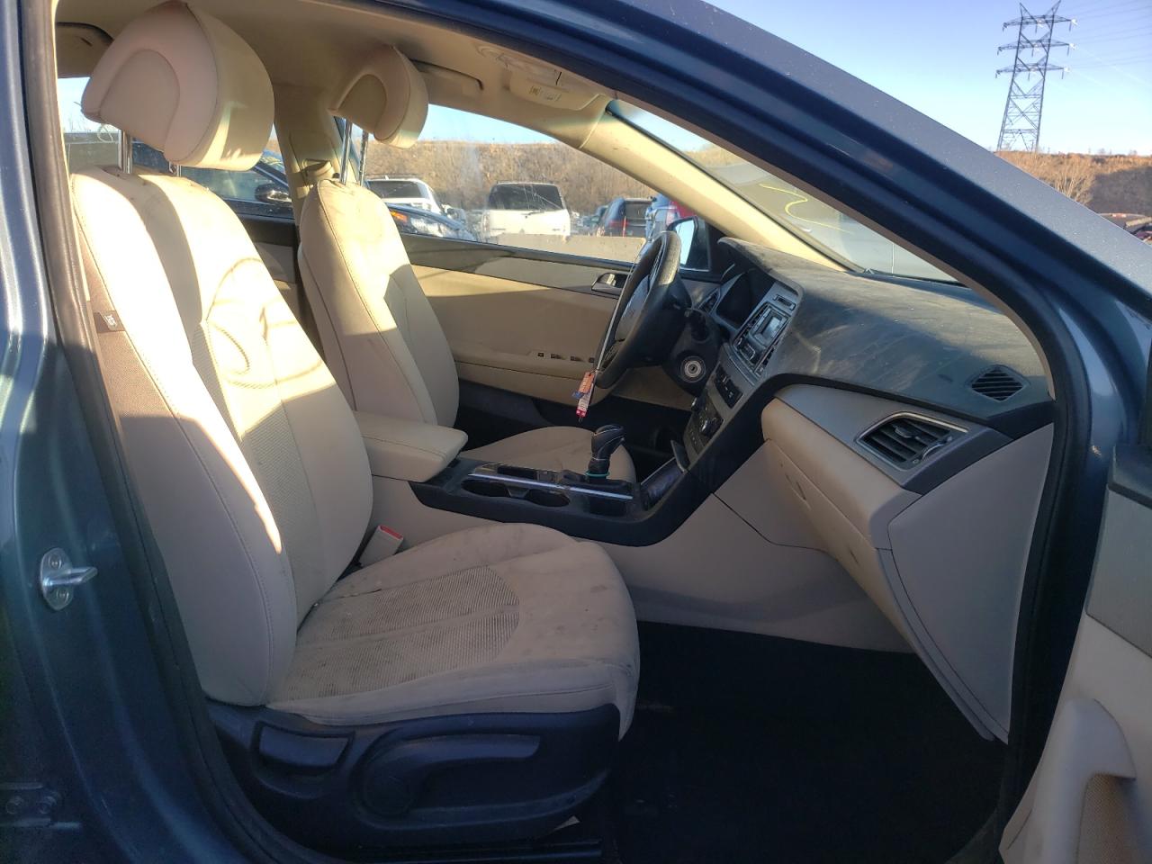 Photo 5 from auction – 2017 HYUNDAI SONATA SE with VIN 5NPE24AF0HH577362