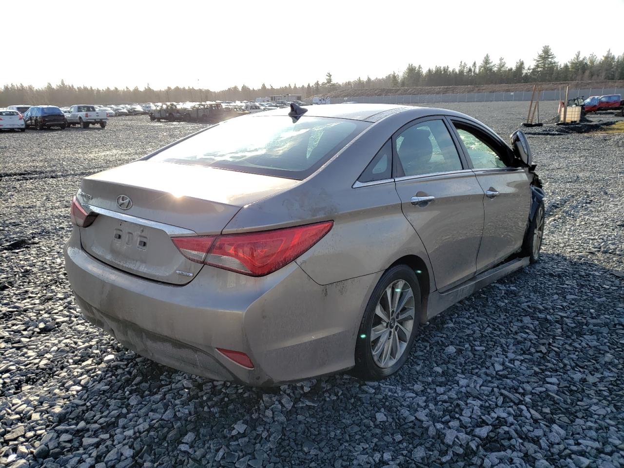 Photo 4 from auction – 2014 HYUNDAI SONATA SE with VIN 5NPEC4ACXEH942788