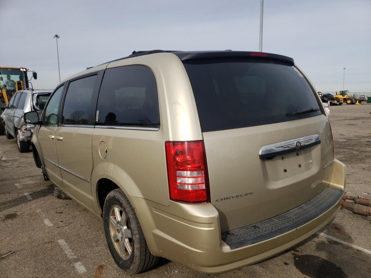 Photo 3 from auction – 2010 CHRYSLER TOWN & COU with VIN 2A4RR5D12AR193783