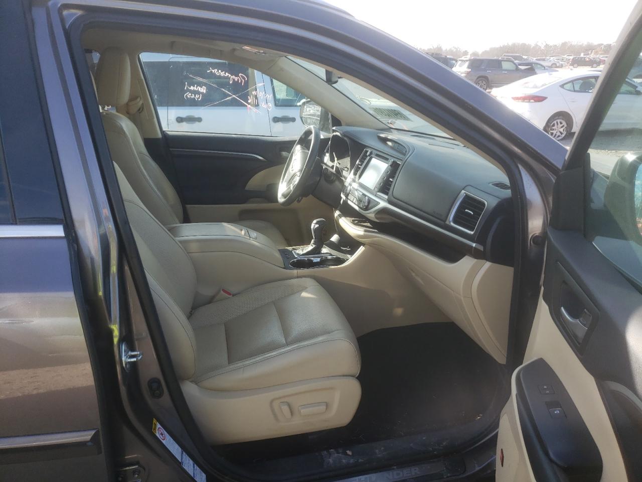 Photo 5 from auction – 2014 TOYOTA HIGHLANDER with VIN 5TDDKRFH9ES051644