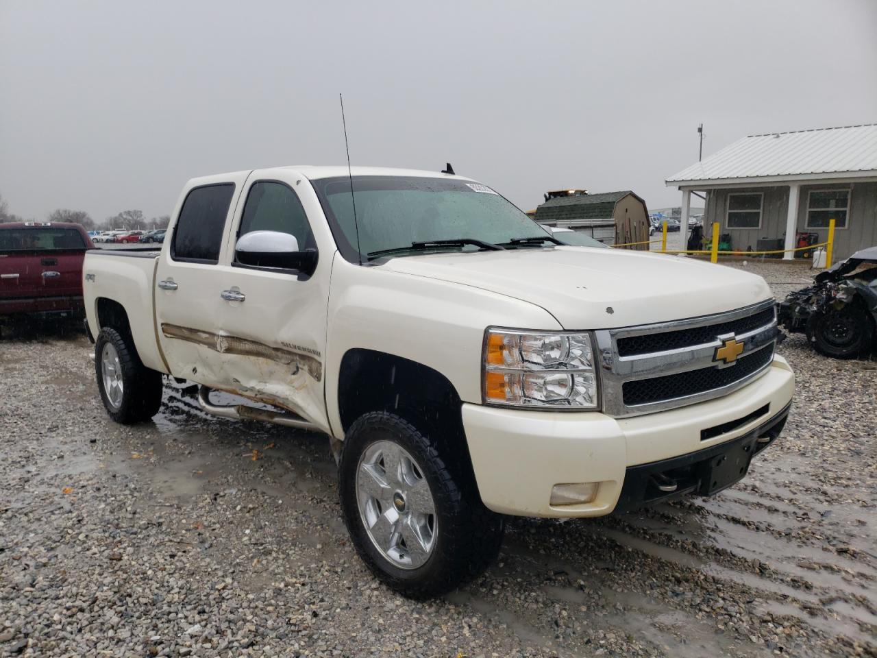 CHEVROLET SILVERADO 2011 with VIN 3GCPKTE32BG317922 - Photo from auction